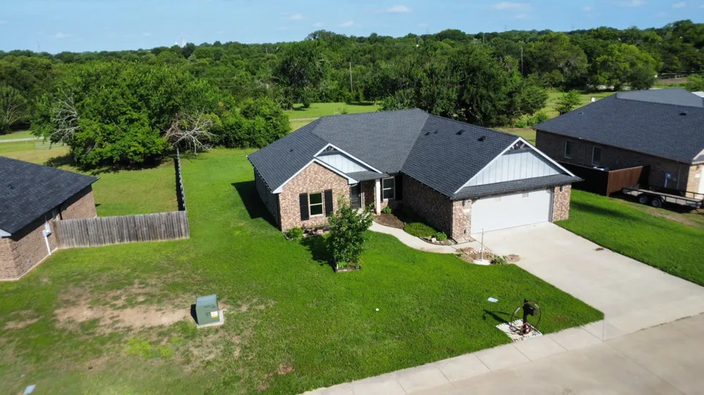 107 Indian Creek Trenton, TX 75490