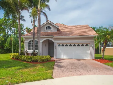 709 SW Andros Cove