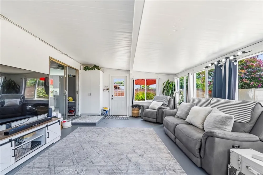 1013 Lyman Covina, CA 91724