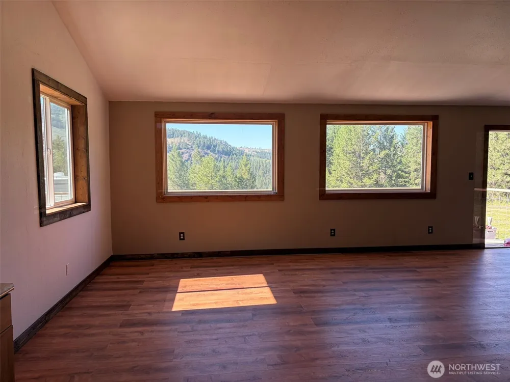 88 Little Bear Road Republic, WA 99166