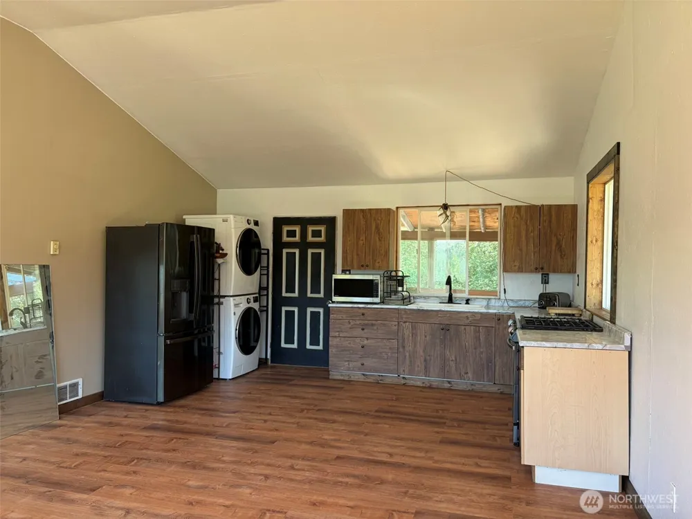 88 Little Bear Road Republic, WA 99166