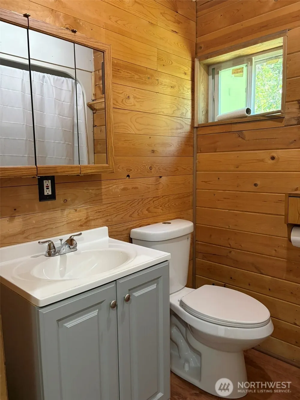 88 Little Bear Road Republic, WA 99166