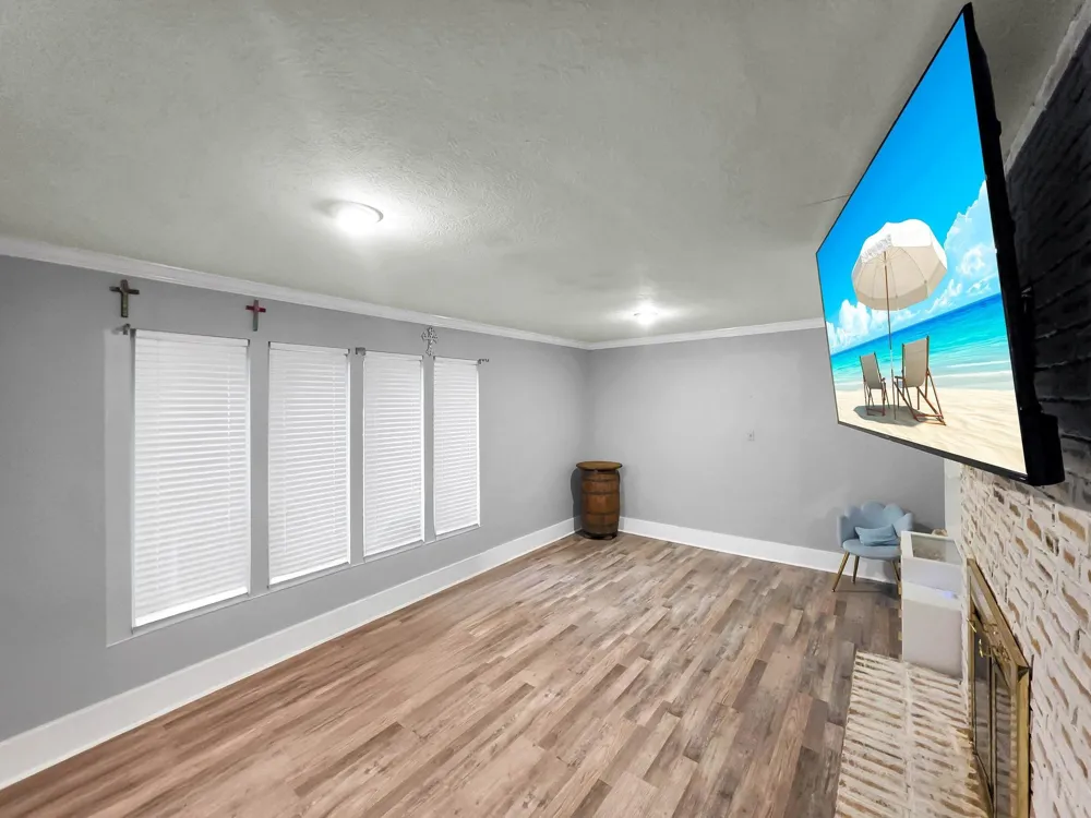 829 S Van Ostrand Avenue Winnie, TX 77665