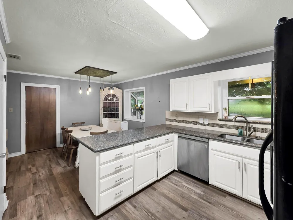 829 S Van Ostrand Avenue Winnie, TX 77665