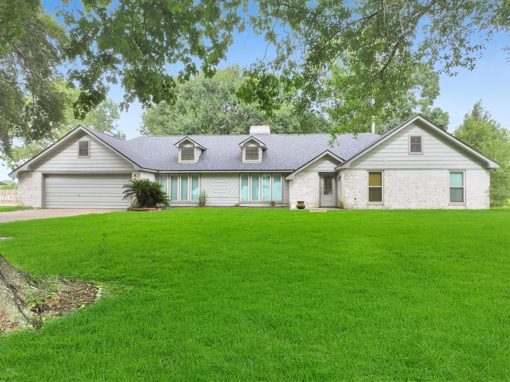 829 S Van Ostrand Avenue Winnie, TX 77665