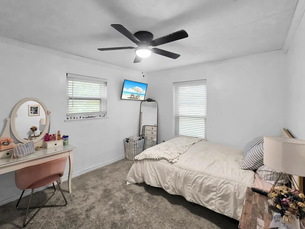 829 S Van Ostrand Avenue Winnie, TX 77665