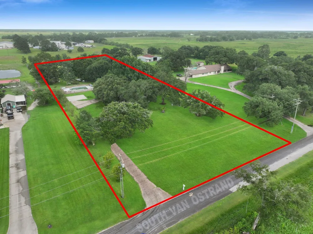 829 S Van Ostrand Avenue Winnie, TX 77665