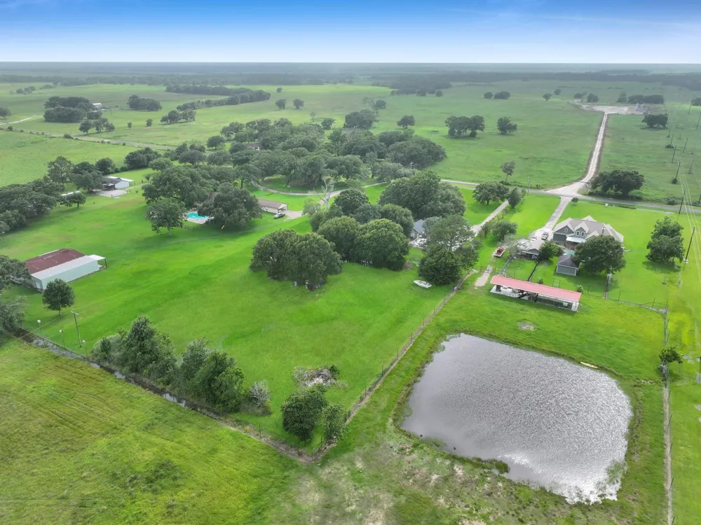829 S Van Ostrand Avenue Winnie, TX 77665