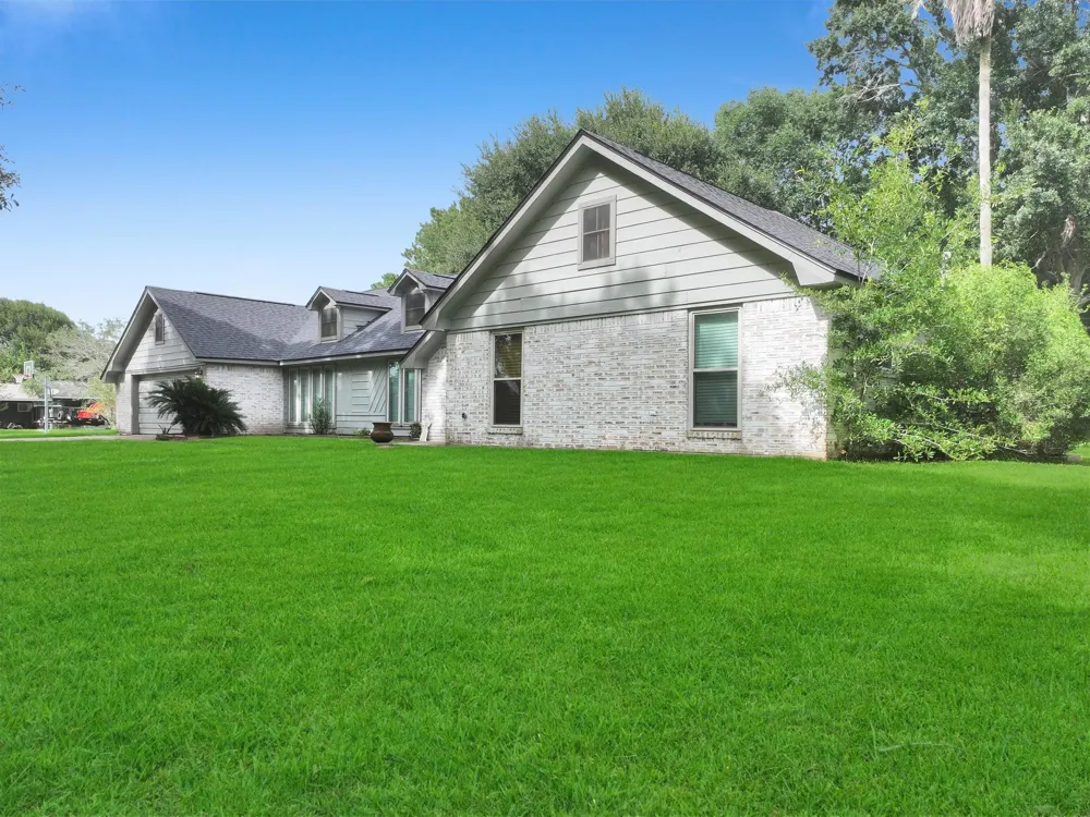 829 S Van Ostrand Avenue Winnie, TX 77665