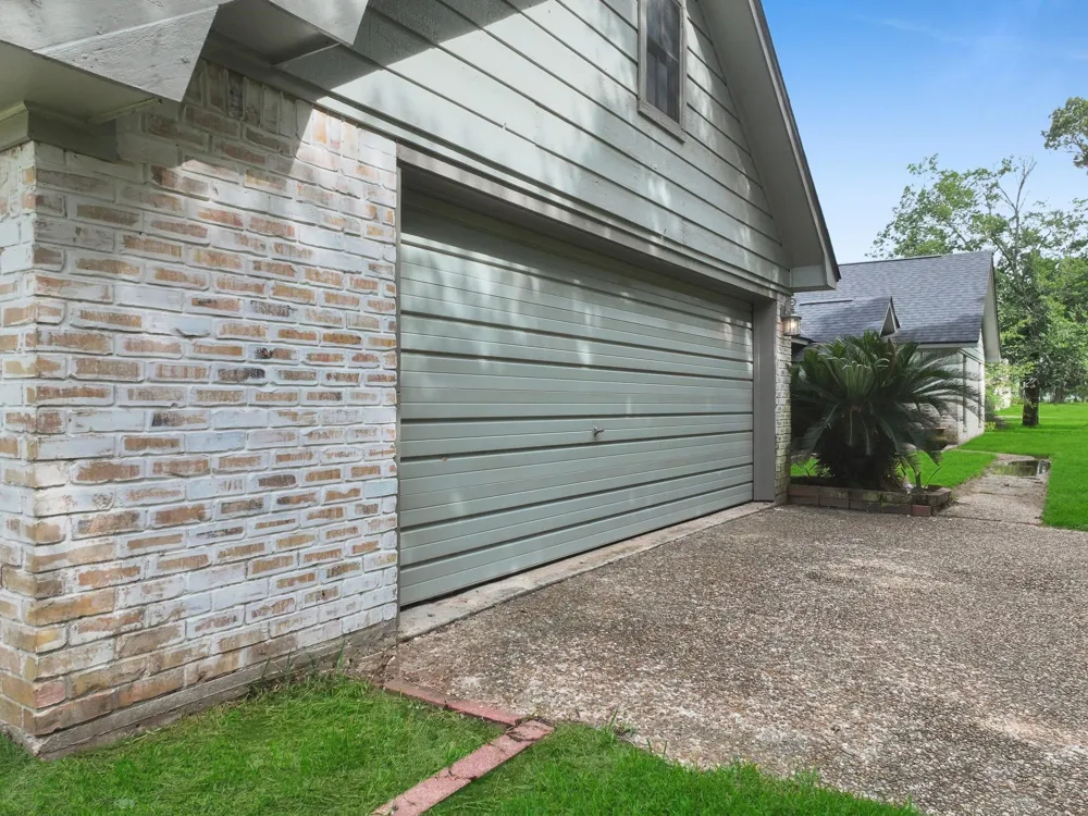 829 S Van Ostrand Avenue Winnie, TX 77665