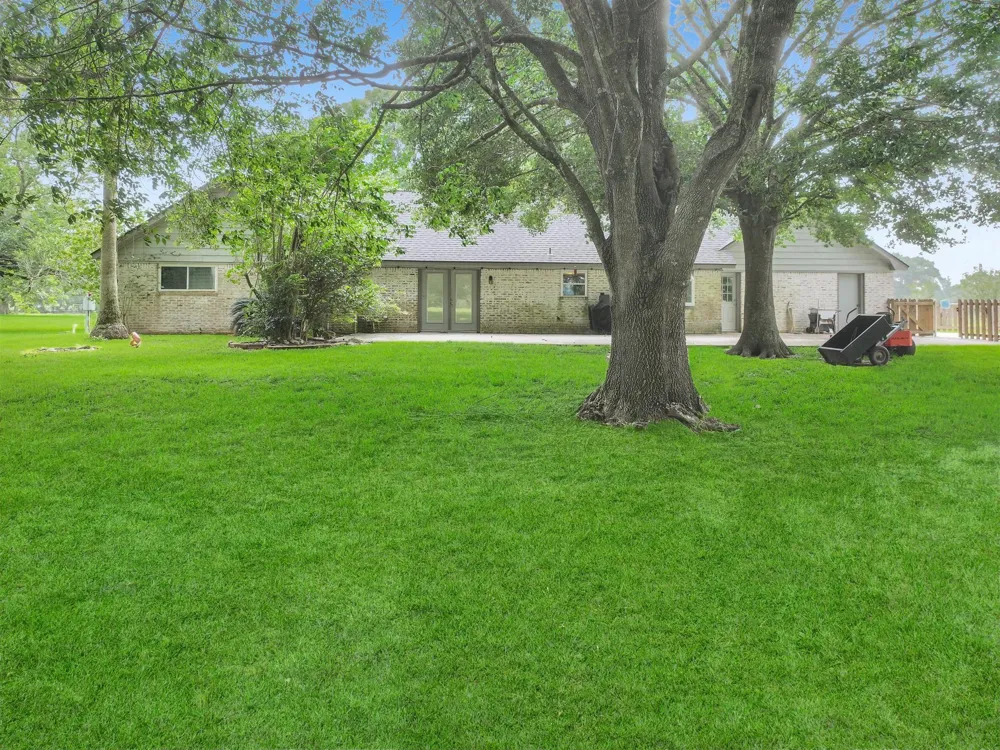 829 S Van Ostrand Avenue Winnie, TX 77665