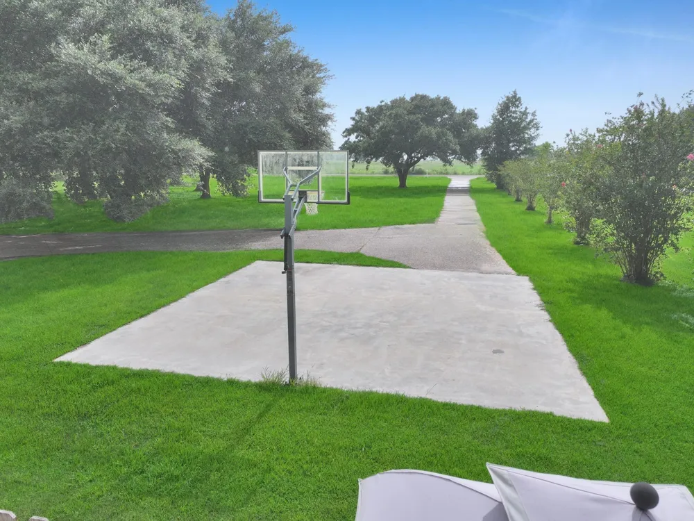 829 S Van Ostrand Avenue Winnie, TX 77665