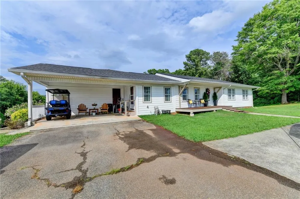 6474 Dahlonega Highway Clermont, GA 30527