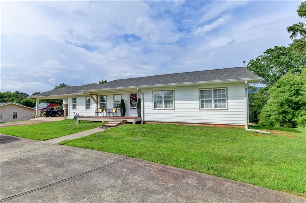 6474 Dahlonega Highway Clermont, GA 30527