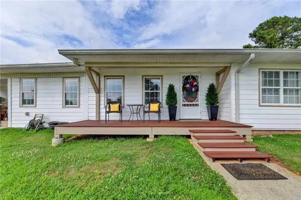 6474 Dahlonega Highway Clermont, GA 30527