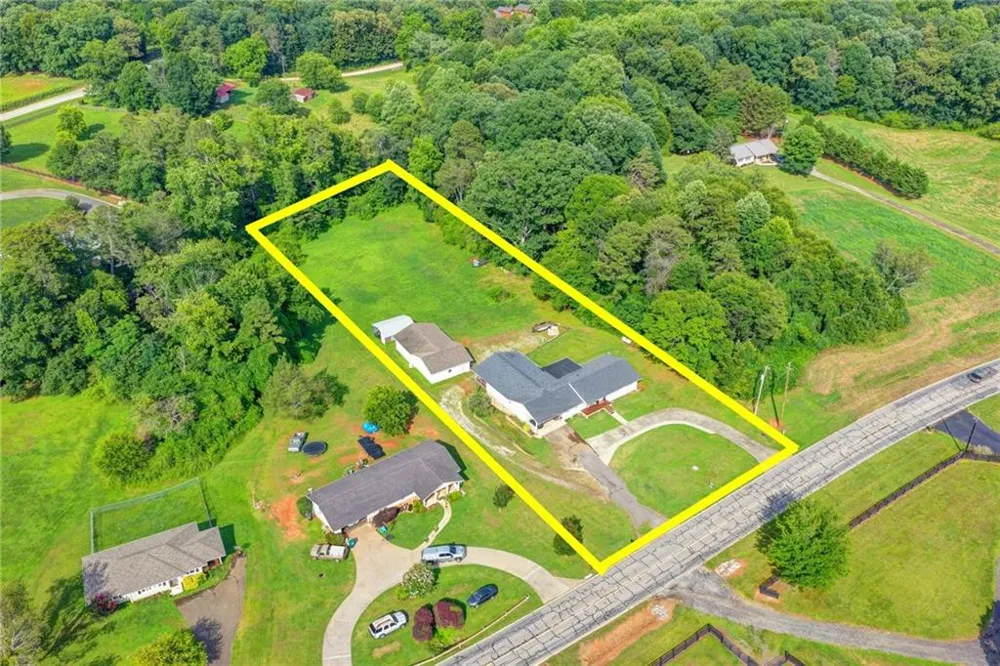 6474 Dahlonega Highway Clermont, GA 30527