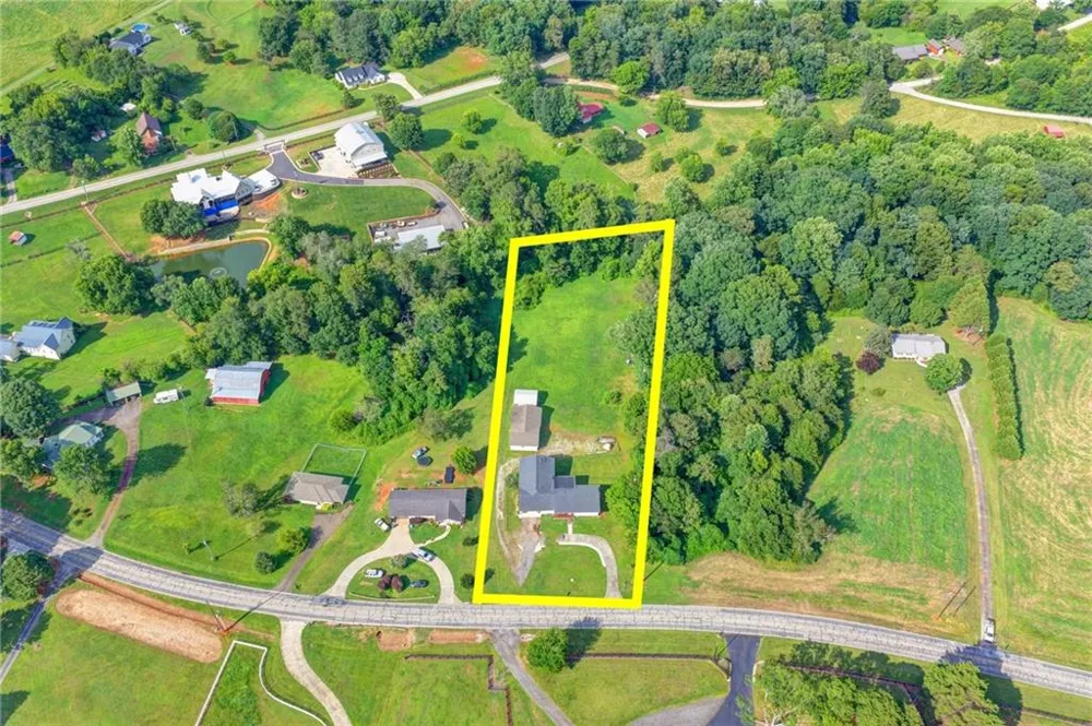 6474 Dahlonega Highway Clermont, GA 30527
