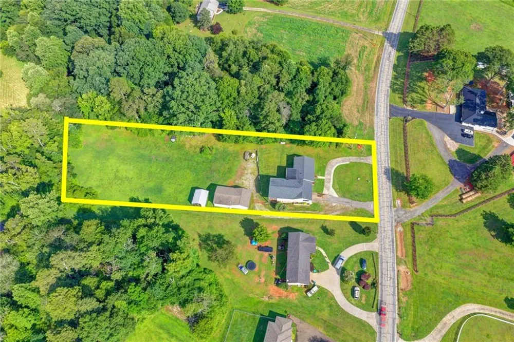 6474 Dahlonega Highway Clermont, GA 30527