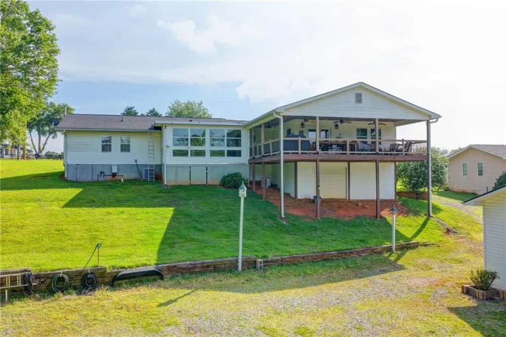 6474 Dahlonega Highway Clermont, GA 30527