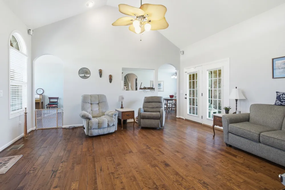 465 Old 25 Loop Road Castalian Springs, TN 37031
