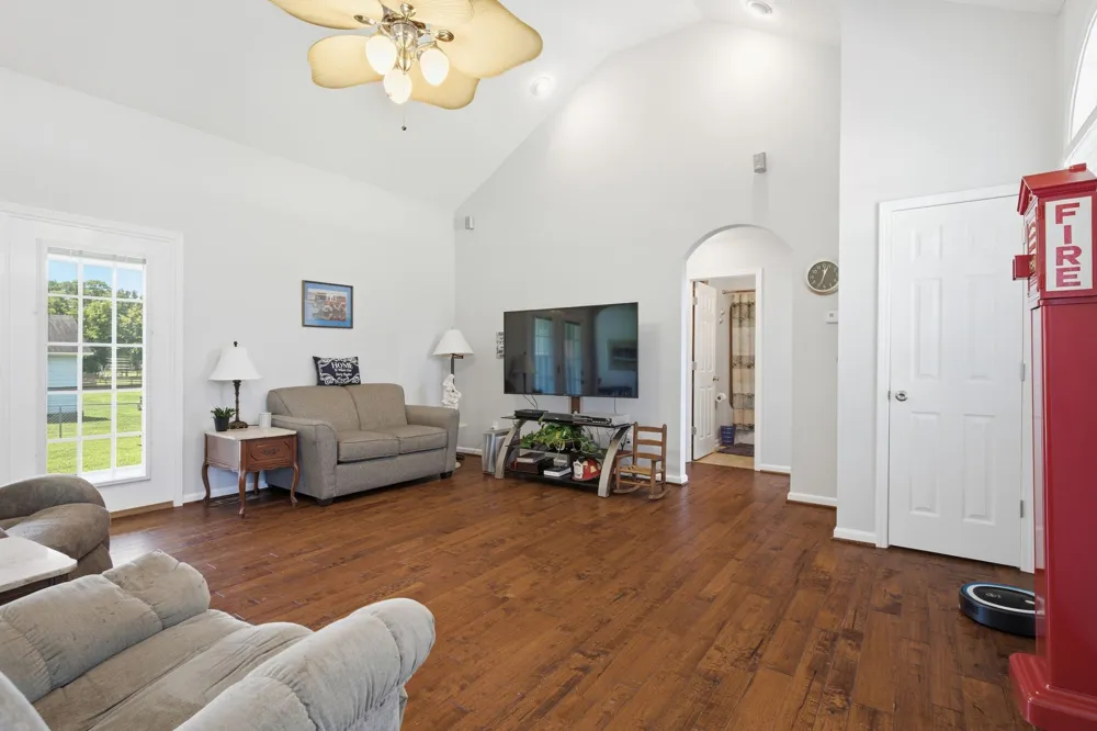 465 Old 25 Loop Road Castalian Springs, TN 37031