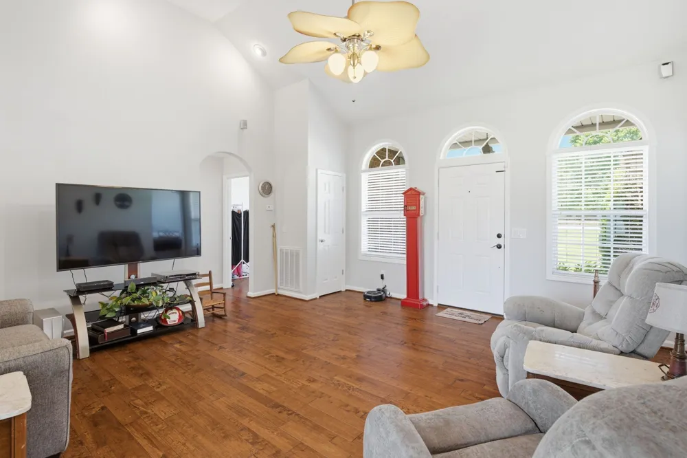 465 Old 25 Loop Road Castalian Springs, TN 37031