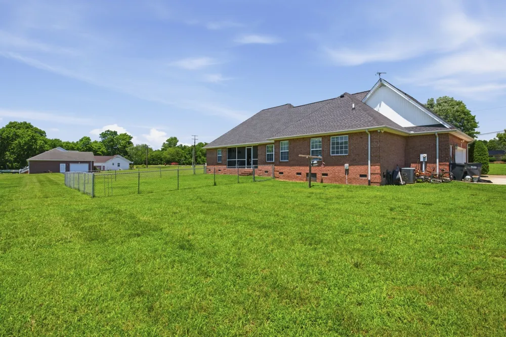 465 Old 25 Loop Road Castalian Springs, TN 37031