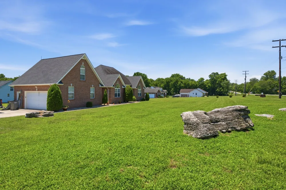 465 Old 25 Loop Road Castalian Springs, TN 37031