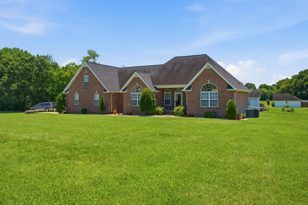465 Old 25 Loop Road Castalian Springs, TN 37031