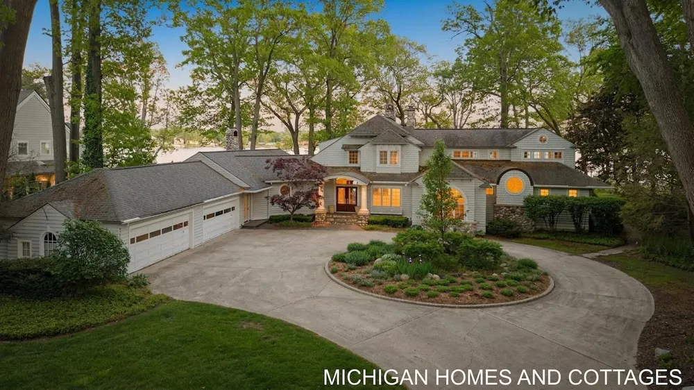 714 Shore Drive Park Township, MI 49424