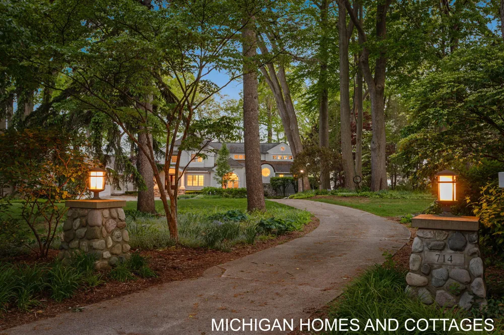 714 Shore Drive Park Township, MI 49424