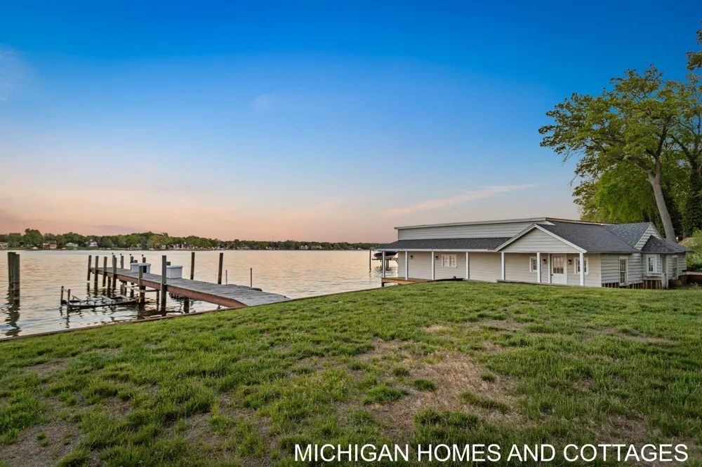714 Shore Drive Park Township, MI 49424