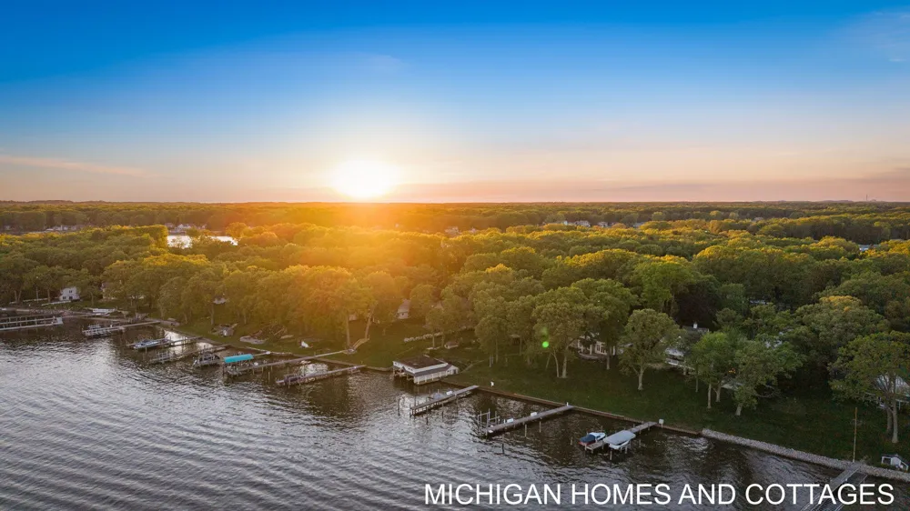 714 Shore Drive Park Township, MI 49424