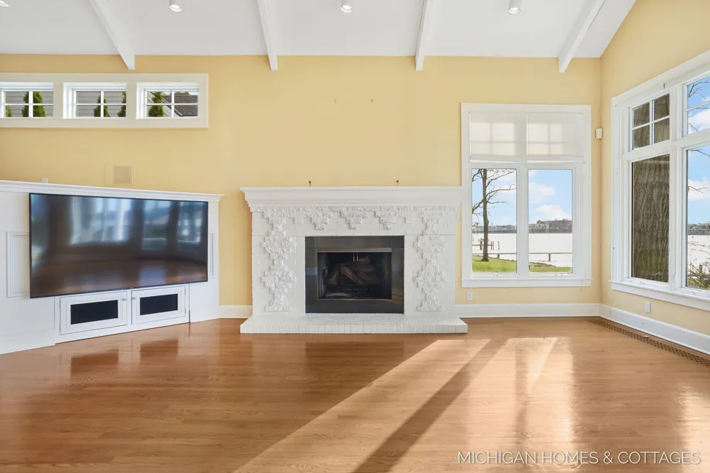 714 Shore Drive Park Township, MI 49424
