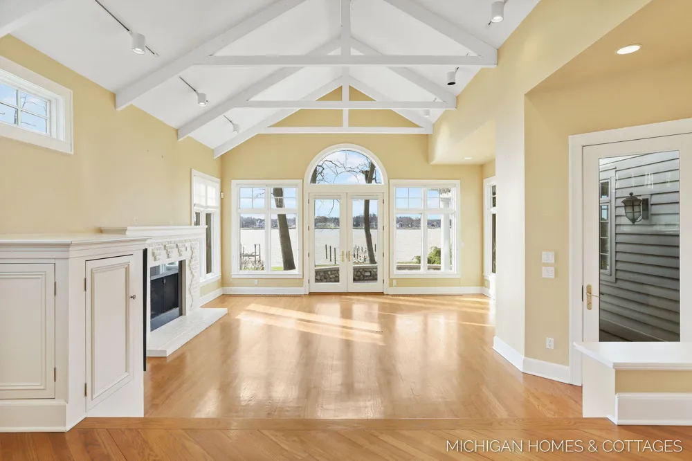 714 Shore Drive Park Township, MI 49424