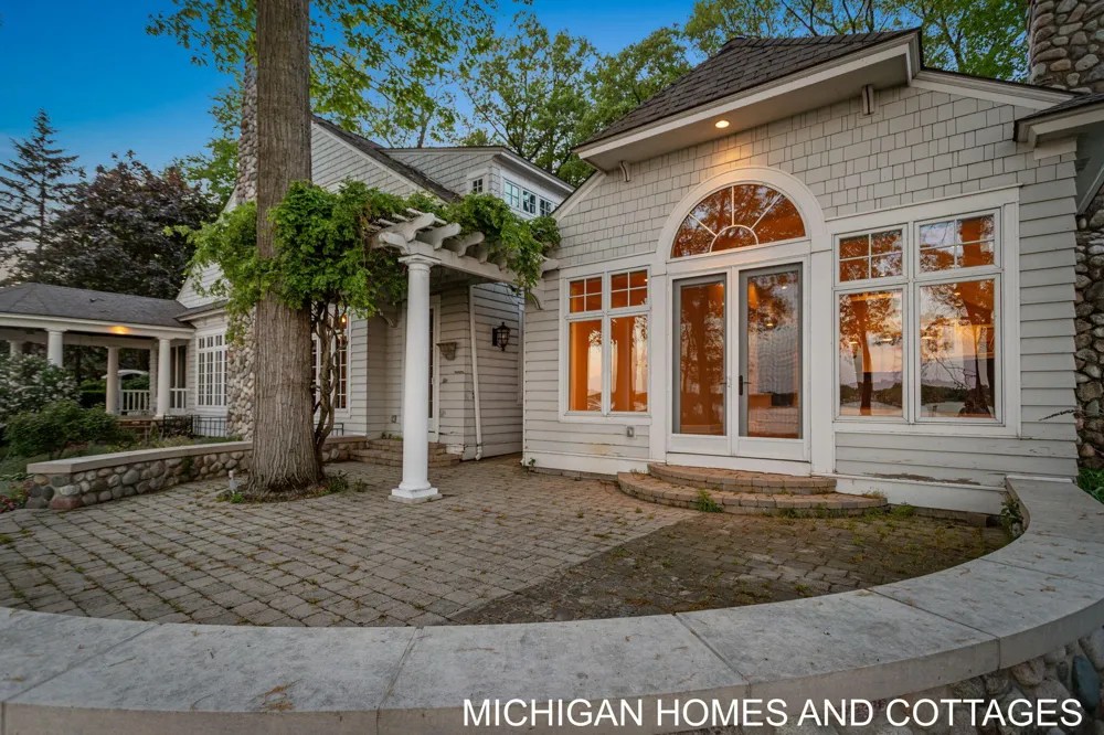 714 Shore Drive Park Township, MI 49424