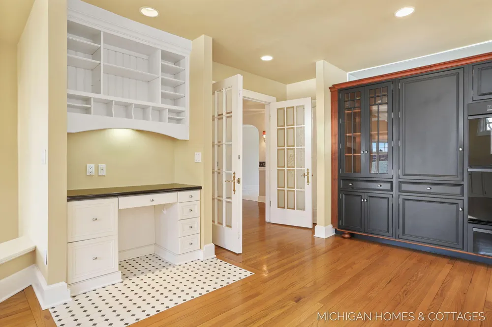 714 Shore Drive Park Township, MI 49424