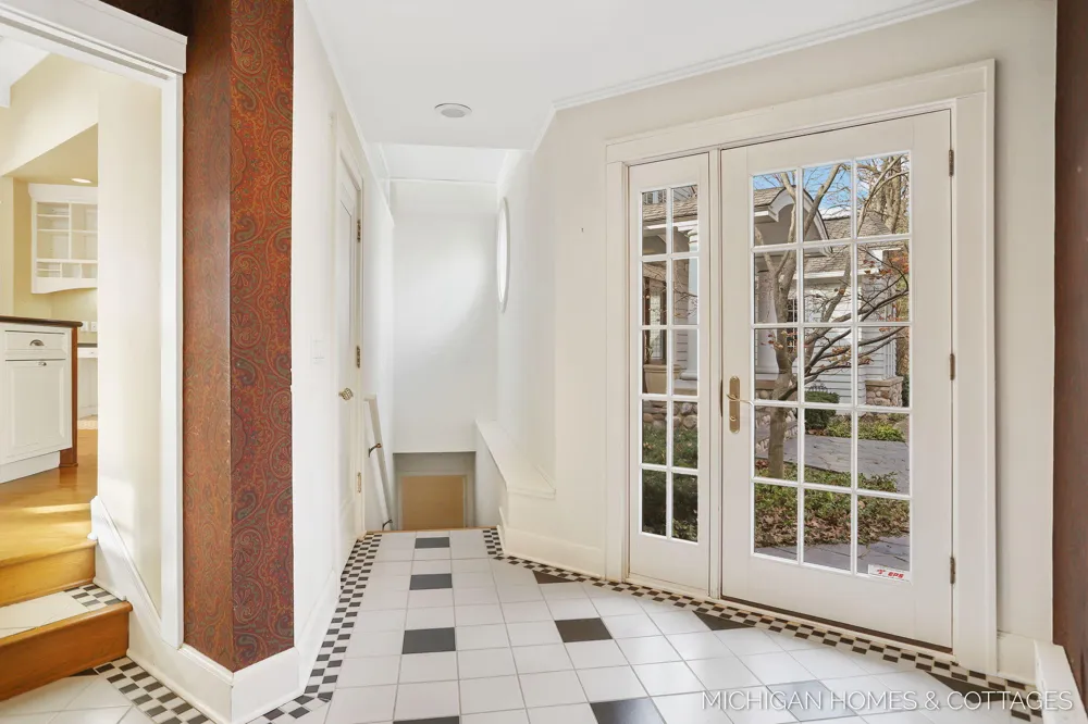 714 Shore Drive Park Township, MI 49424