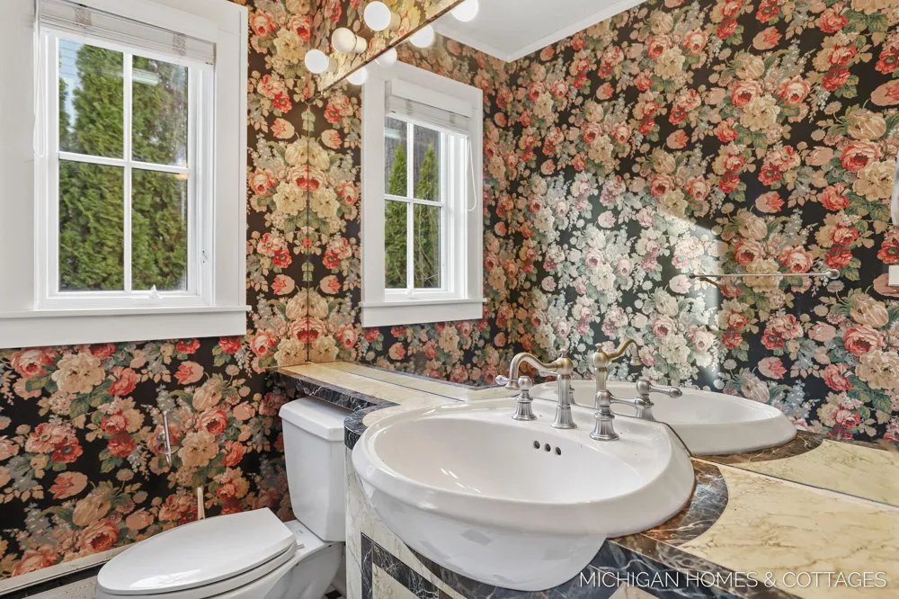 714 Shore Drive Park Township, MI 49424