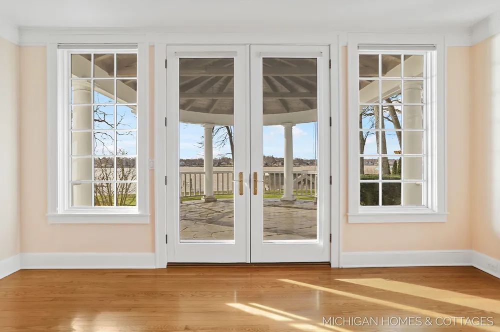 714 Shore Drive Park Township, MI 49424