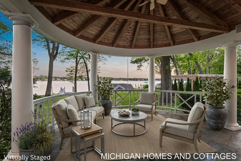 714 Shore Drive Park Township, MI 49424