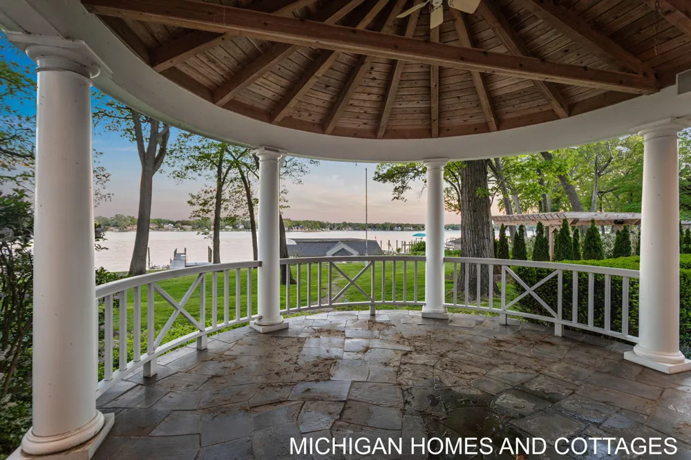 714 Shore Drive Park Township, MI 49424