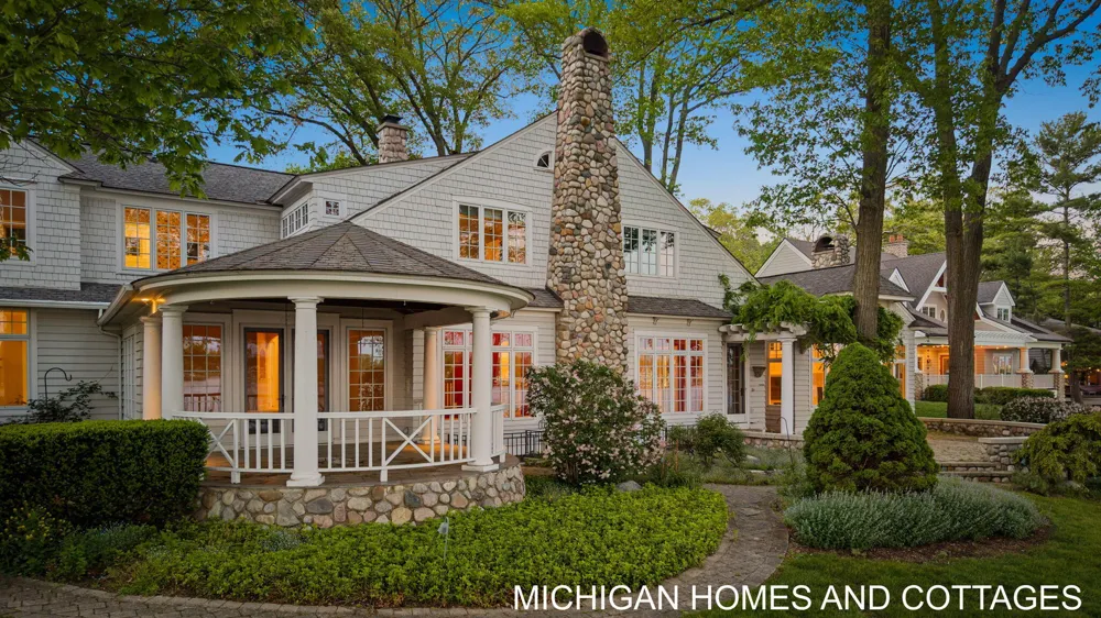 714 Shore Drive Park Township, MI 49424