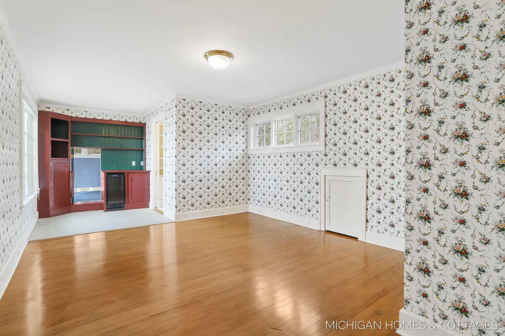 714 Shore Drive Park Township, MI 49424