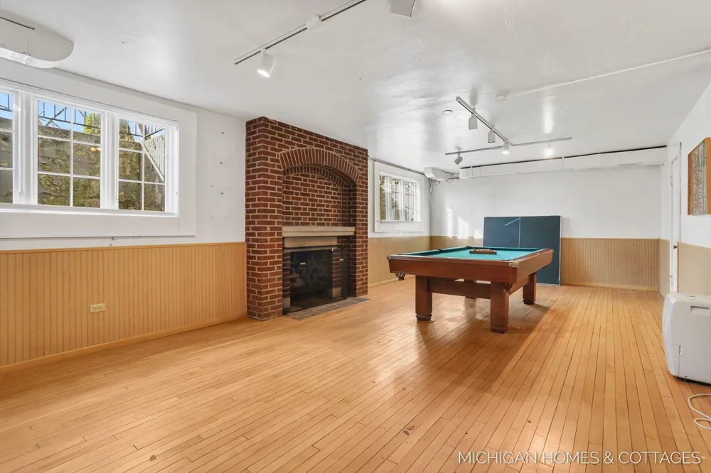 714 Shore Drive Park Township, MI 49424