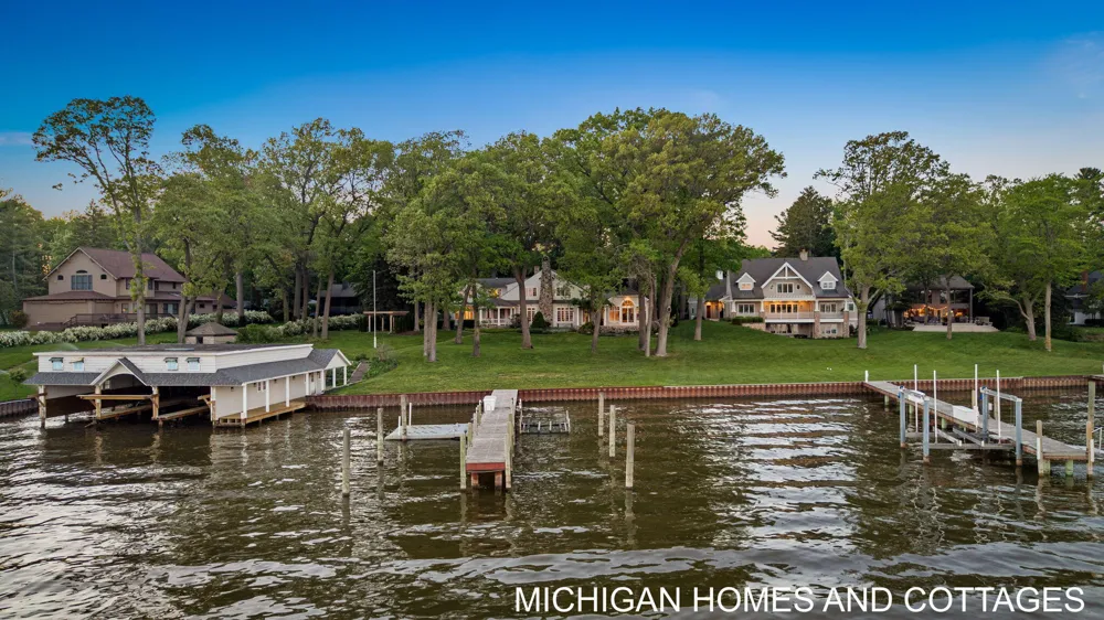 714 Shore Drive Park Township, MI 49424