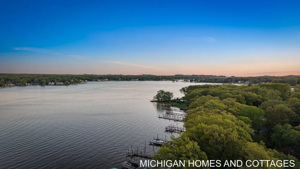 714 Shore Drive Park Township, MI 49424