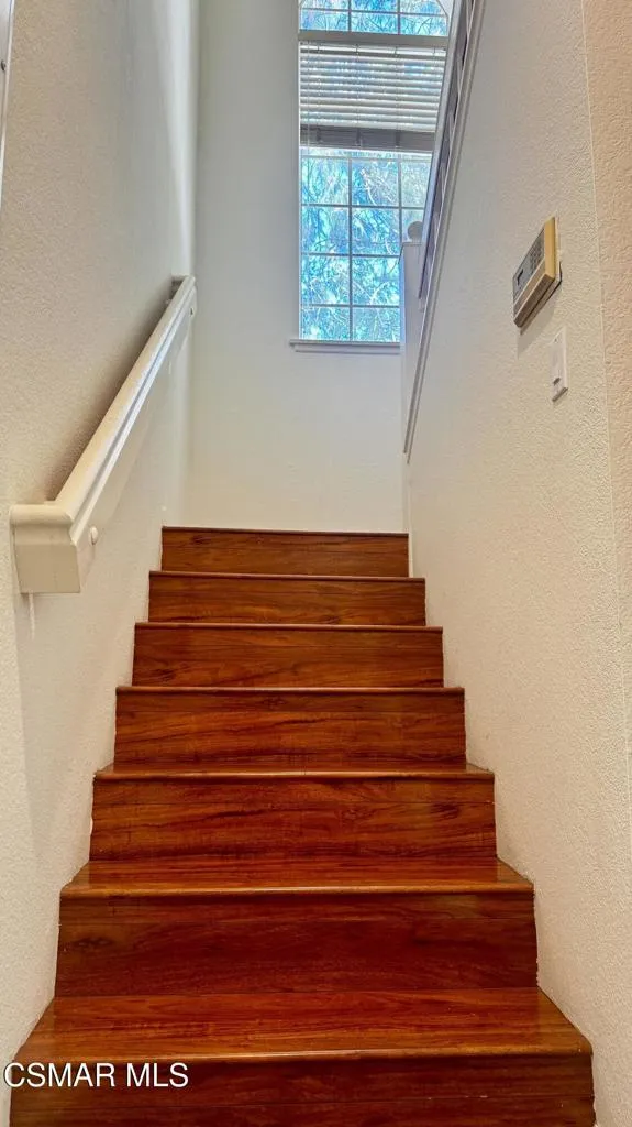 688 Indian Oak Lane #107 Oak Park, CA 91377