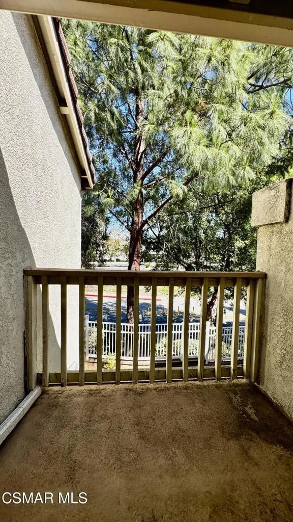 688 Indian Oak Lane #107 Oak Park, CA 91377