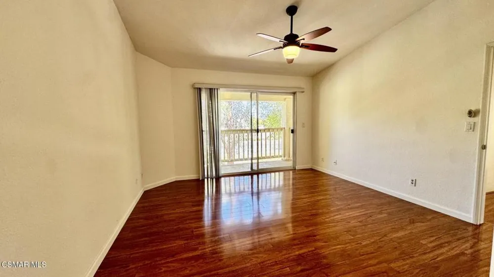 688 Indian Oak Lane #107 Oak Park, CA 91377